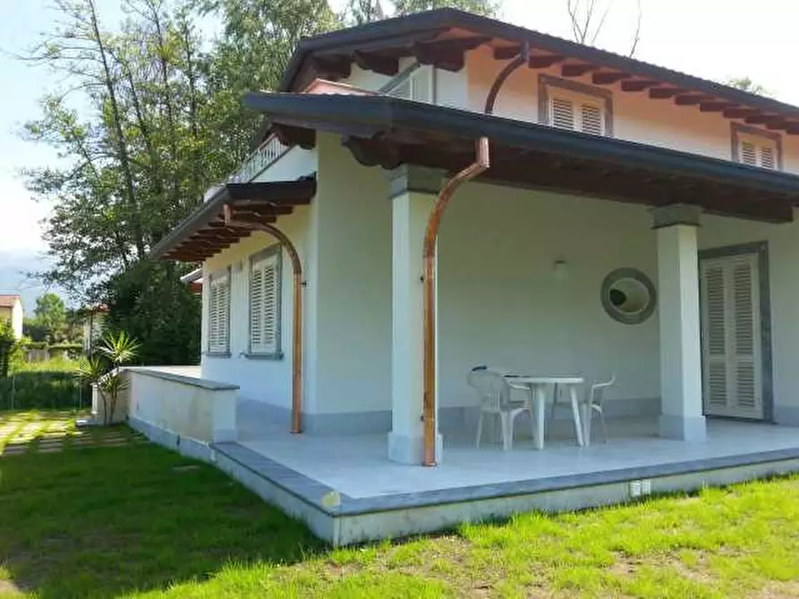 Immagine 3 di Villa in vendita  a Pietrasanta