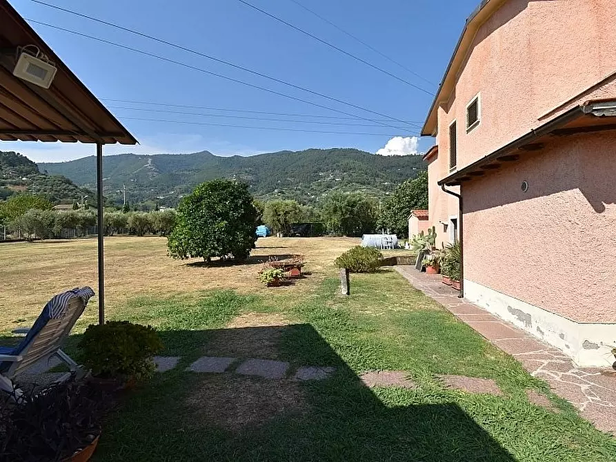 Immagine 5 di Porzione di casa in vendita  a Pietrasanta
