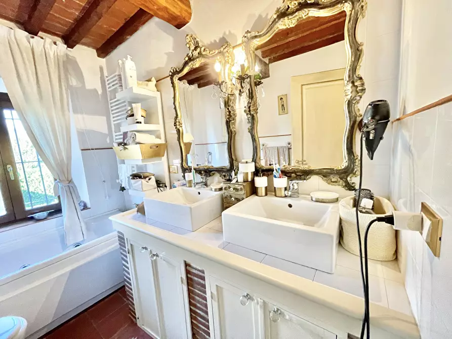 Immagine 34 di Rustico / casale in vendita  a Camaiore