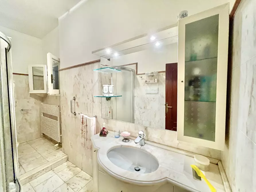 Immagine 29 di Quadrilocale in vendita  a Seravezza