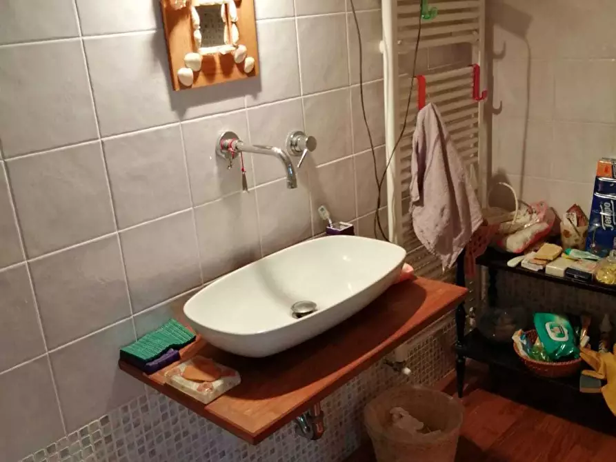 Immagine 39 di Porzione di casa in vendita  a Seravezza