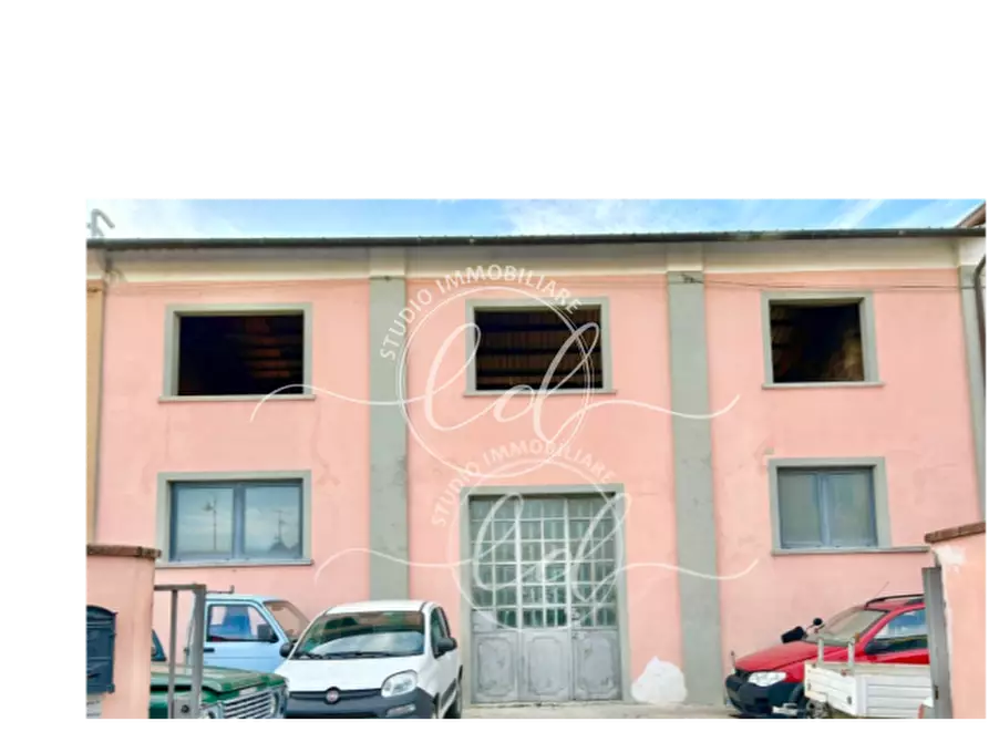 Immagine 1 di Porzione di casa in vendita  a Pietrasanta