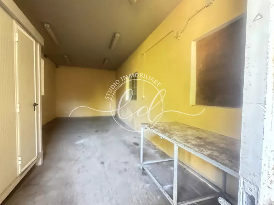 Immagine 4 di Capannone industriale in affitto  a Seravezza