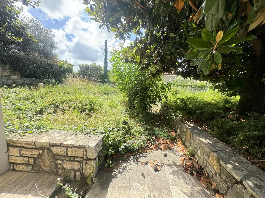 Immagine 15 di Porzione di casa in vendita  a Pietrasanta