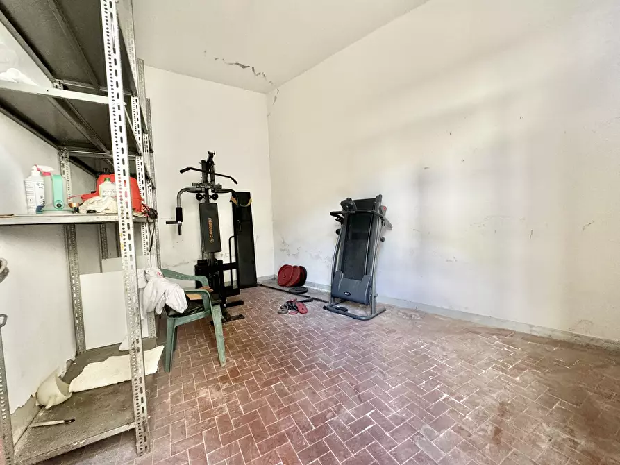 Immagine 44 di Porzione di casa in vendita  a Massa