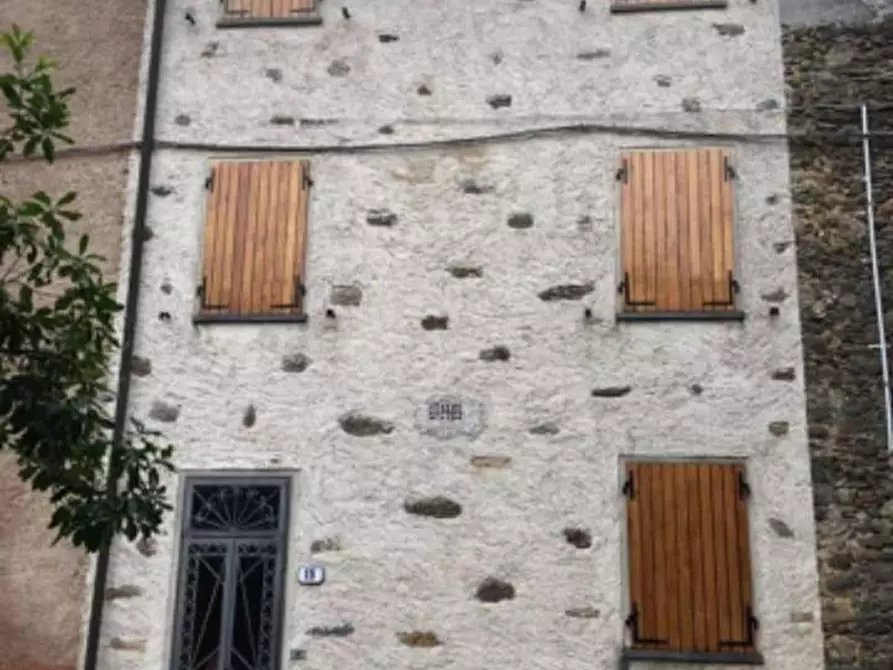 Immagine 2 di Porzione di casa in vendita  a Seravezza