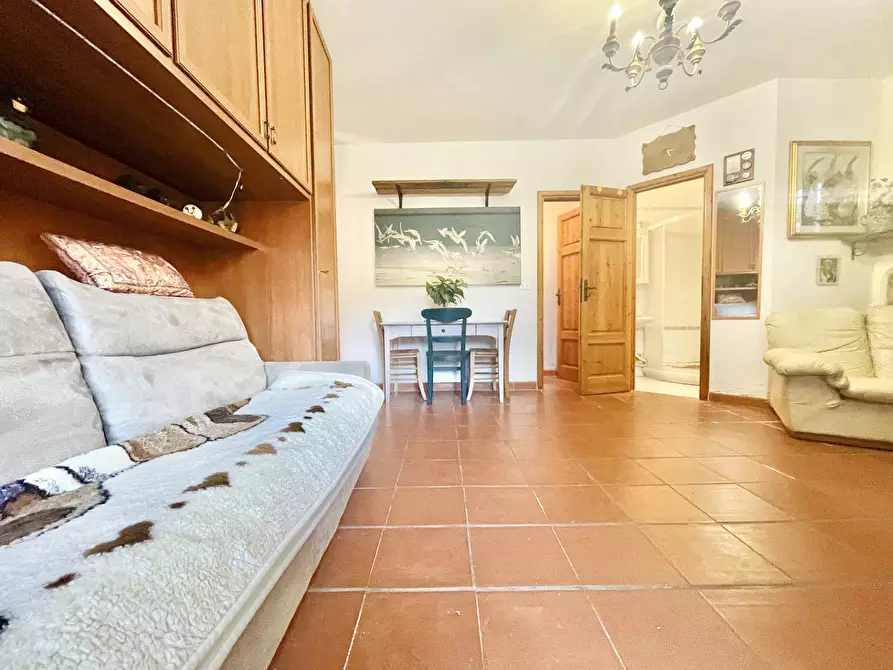 Immagine 59 di Porzione di casa in vendita  a Massarosa