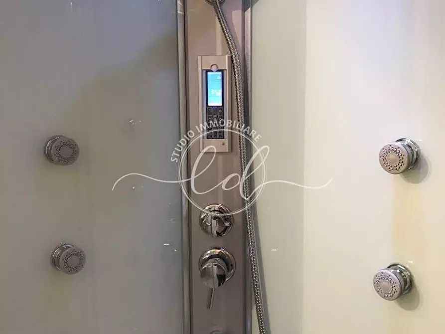 Immagine 28 di Quadrilocale in affitto  a Carrara