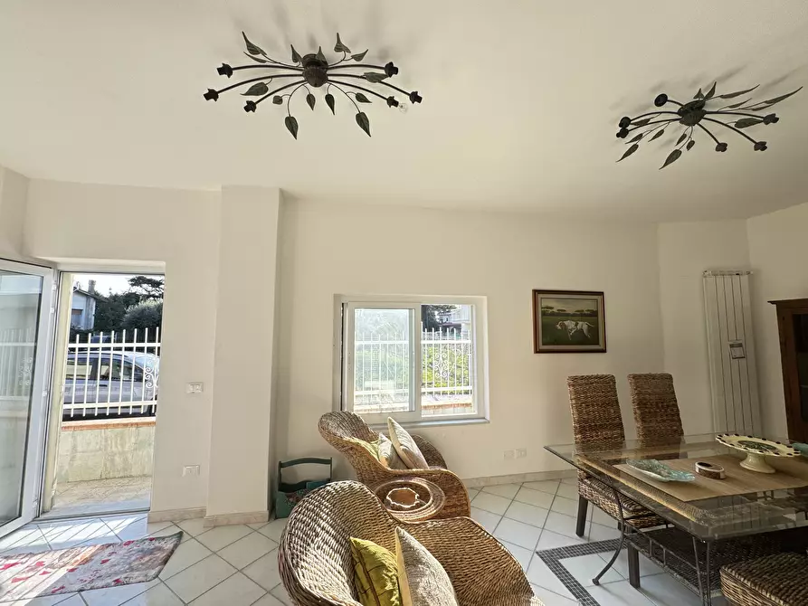 Immagine 6 di Villa in vendita  a Massa