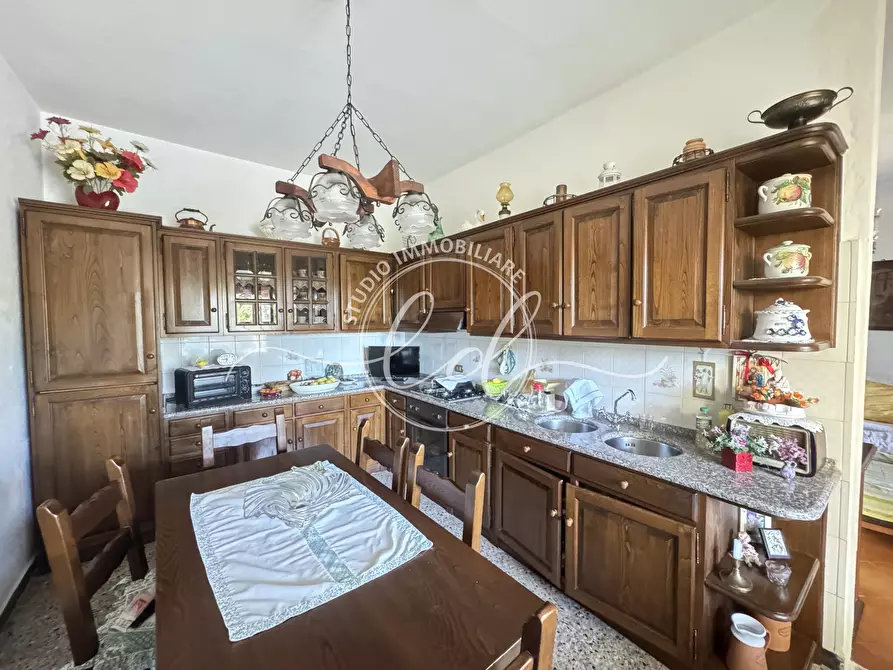 Immagine 13 di Porzione di casa in vendita  a Pietrasanta