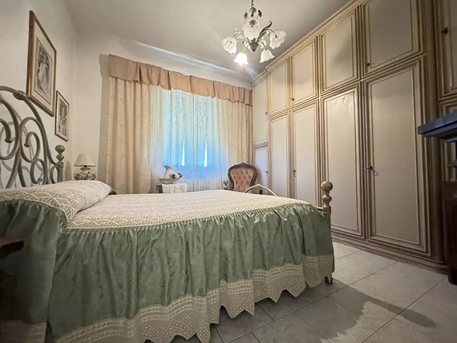 Immagine 39 di Porzione di casa in vendita  a Massa