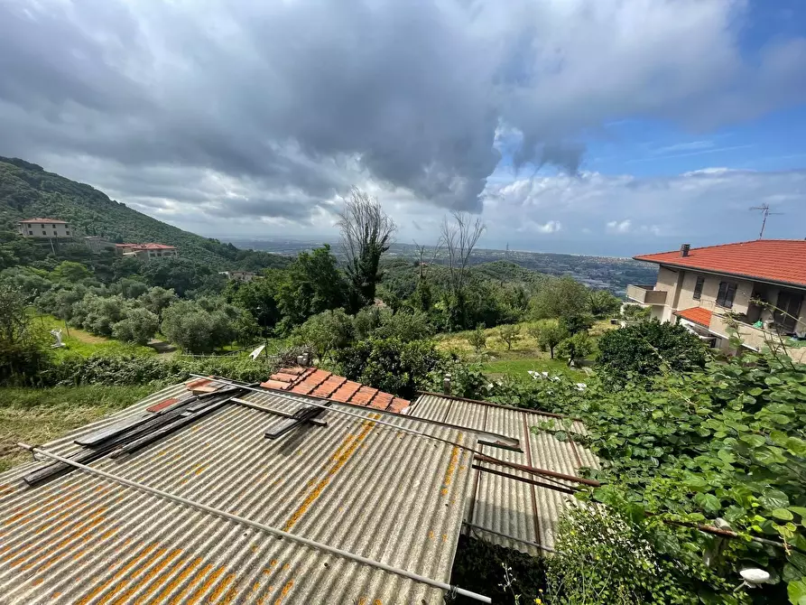 Immagine 7 di Porzione di casa in vendita  a Pietrasanta