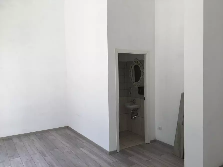 Immagine 6 di Locale commerciale in affitto  in Via della Peschiera a Anagni