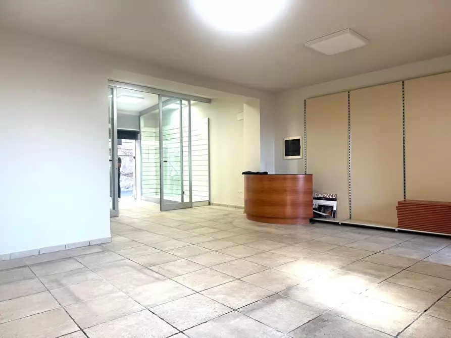 Immagine 2 di Locale commerciale in affitto  in Via Vittorio Emanuele a Anagni