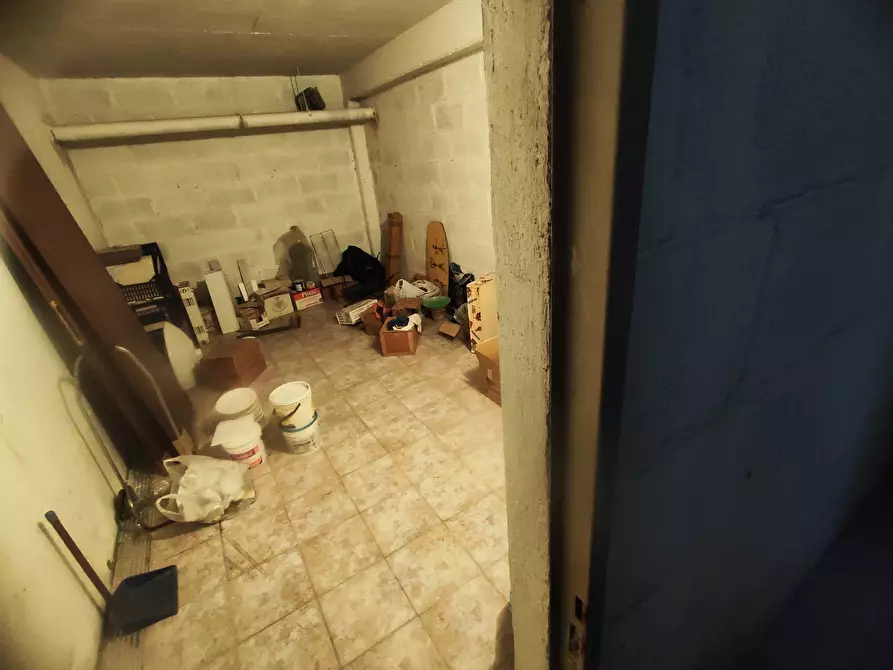 Immagine 6 di Magazzino in vendita  in via imperatore adriano a Tivoli