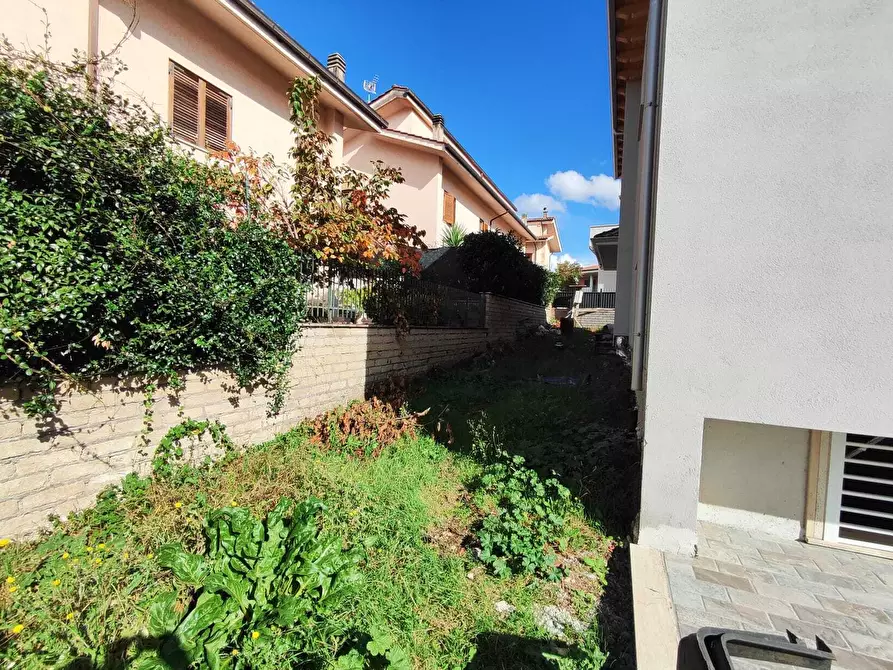 Immagine 8 di Villa in vendita  in via colleferro 64 a Guidonia Montecelio
