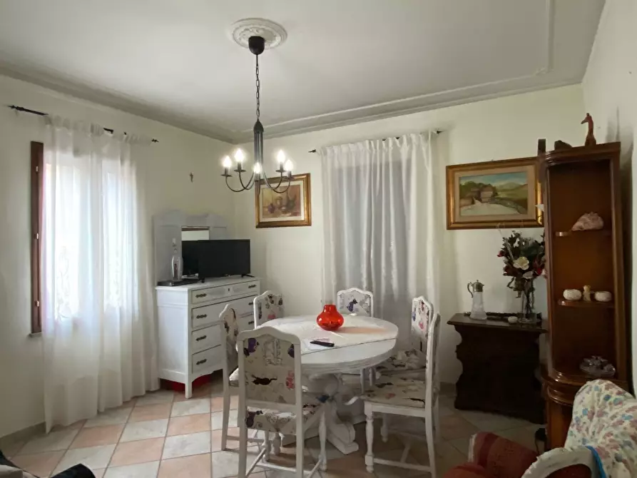 Immagine 1 di Villa in vendita  a Reggio Nell'emilia