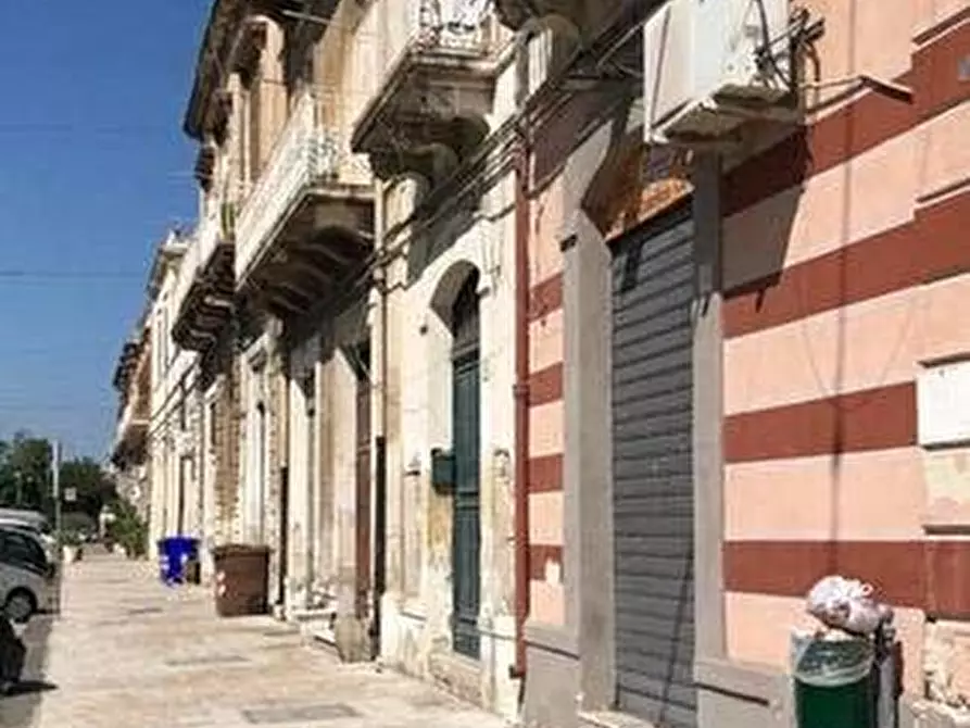 Immagine 13 di Locale commerciale in affitto  in Via Francesco Crispi a Siracusa