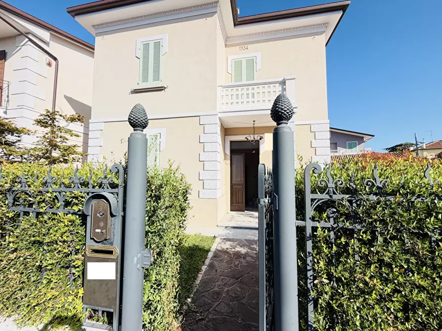 Immagine 1 di Villa in affitto  in Via Giuseppe Garibaldi a Gambettola