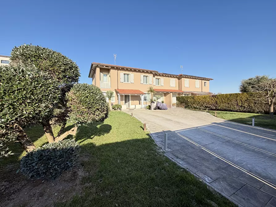 Immagine 1 di Casa bifamiliare in vendita  in Via Capannaguzzo 3721 a Cesena