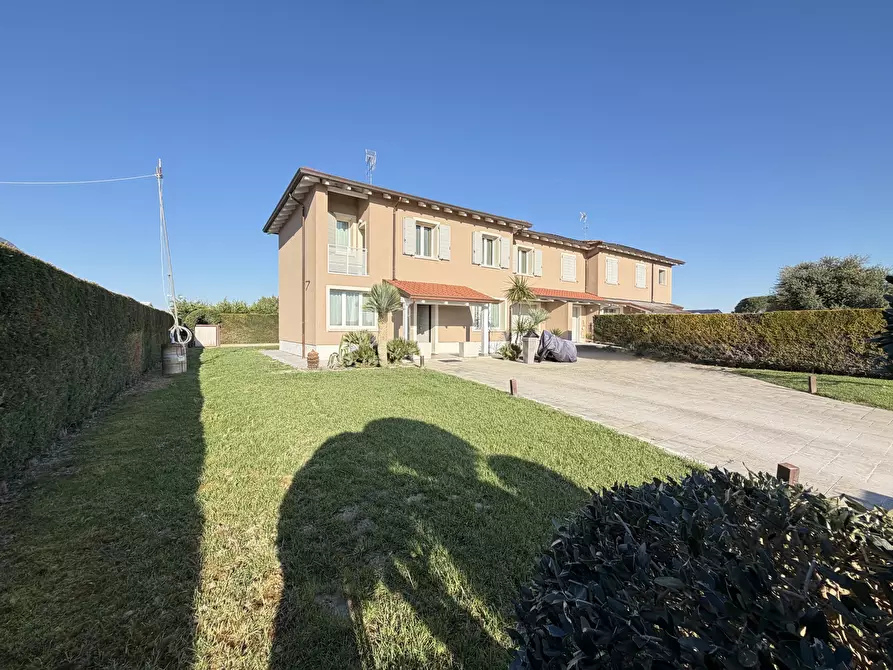 Immagine 2 di Casa bifamiliare in vendita  in Via Capannaguzzo 3721 a Cesena