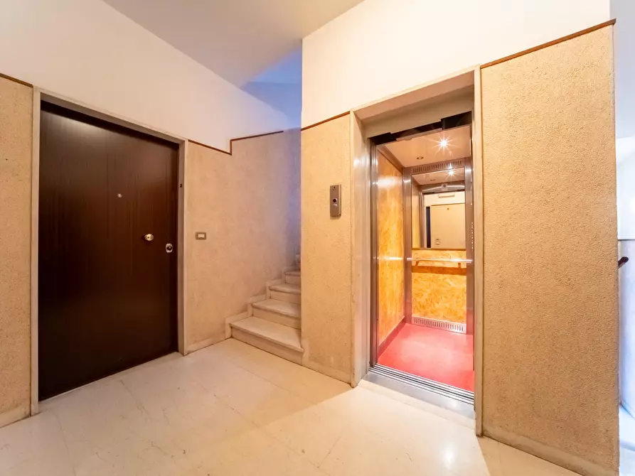 Immagine 5 di Pentalocale in vendita  in Viale Mentana 92 a Parma