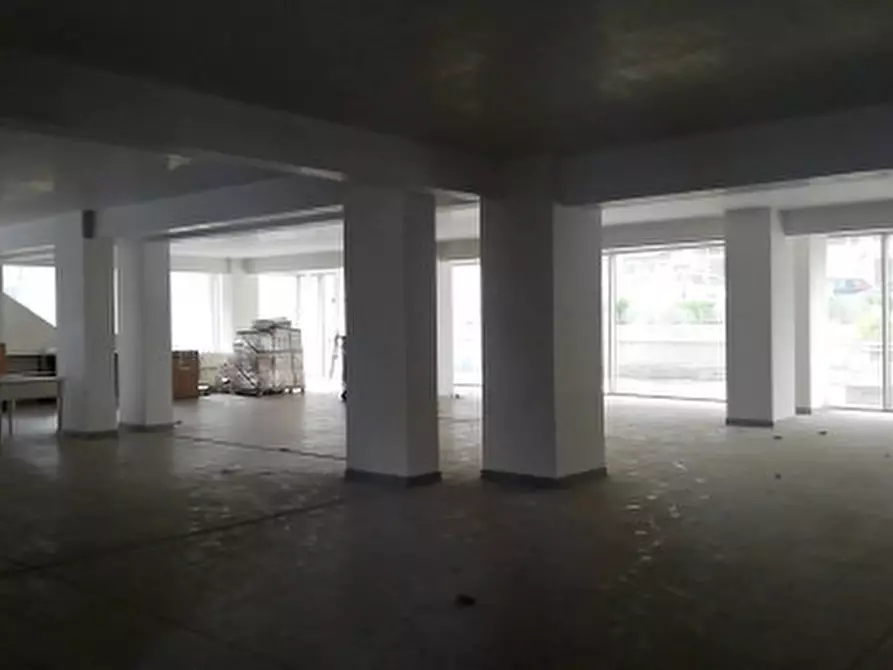 Immagine 20 di Locale commerciale in affitto  a Caltanissetta