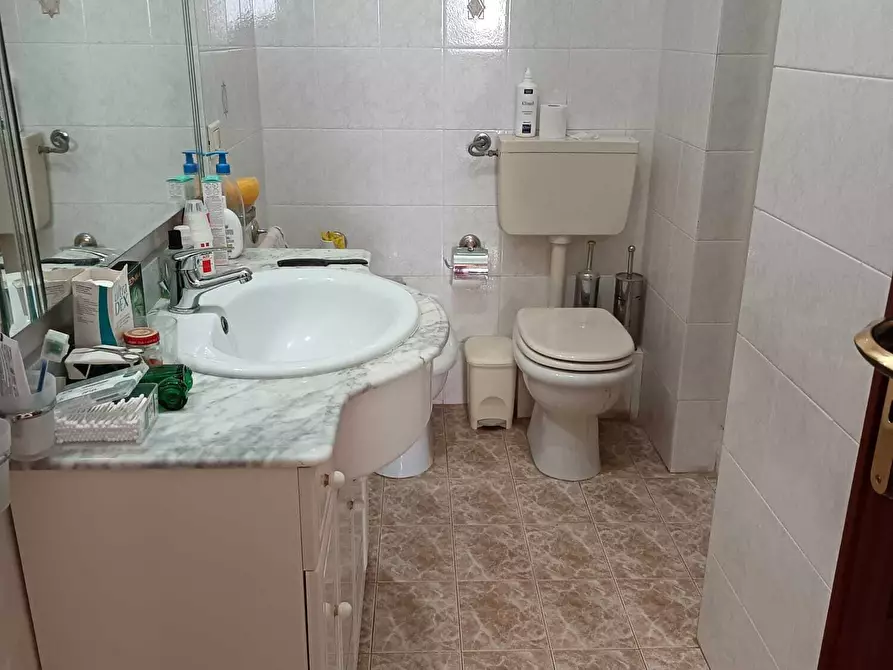 Immagine 15 di Pentalocale in vendita  a Palermo