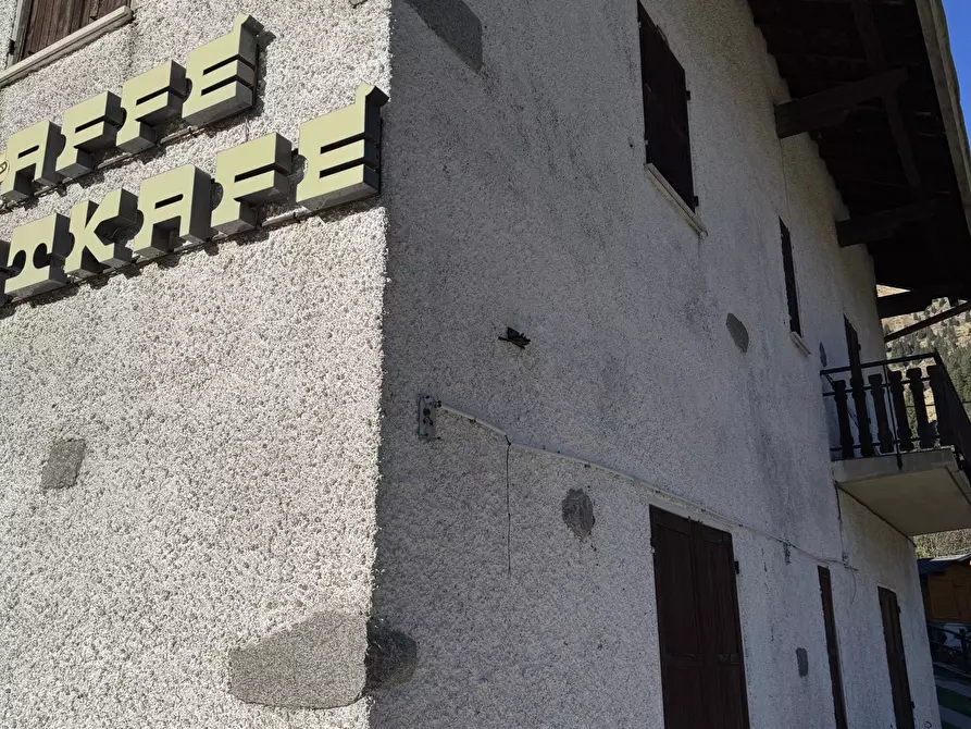 Immagine 9 di Locale commerciale in vendita  in Località Castello 4 a Mezzoldo