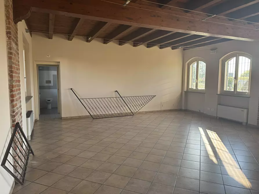 Immagine 8 di Locale commerciale in vendita  in Via Ca' De Mazzoli 6060 a Livraga