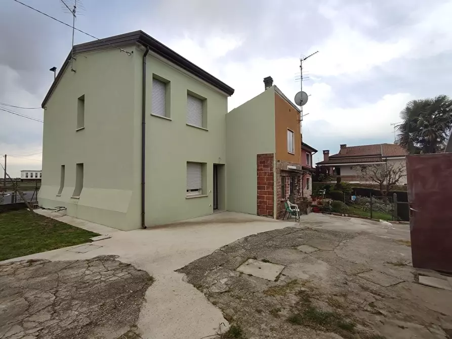 Immagine 1 di Porzione di casa in vendita  a Frassinelle Polesine