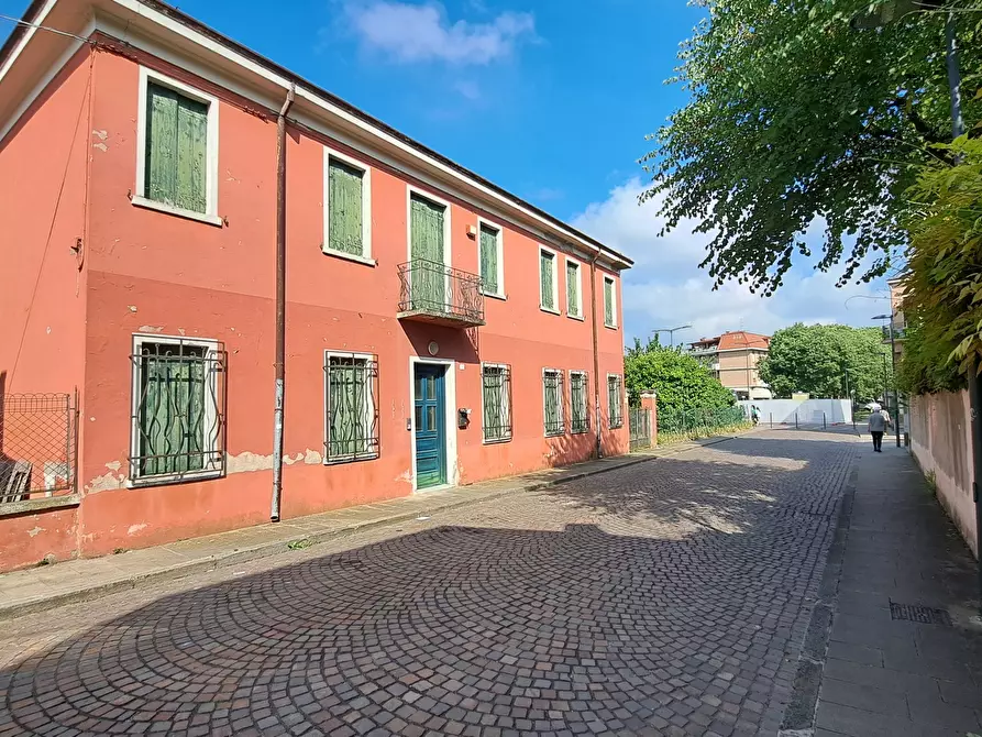Immagine 2 di Casa indipendente in vendita  a Rovigo