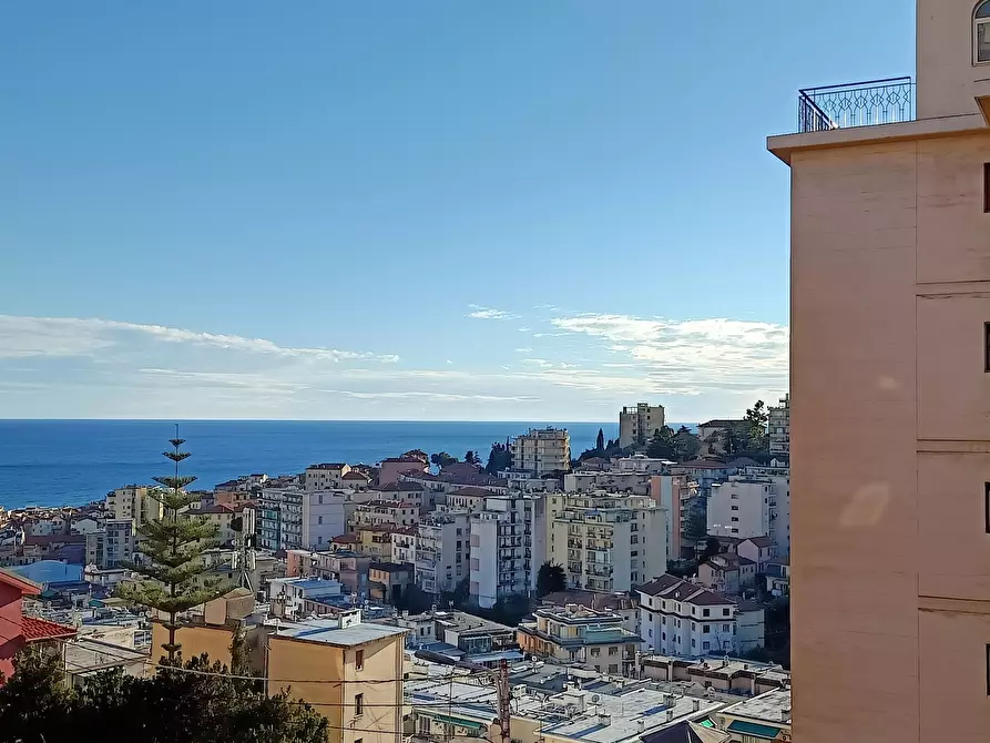 Immagine 1 di Bilocale in vendita  a San Remo