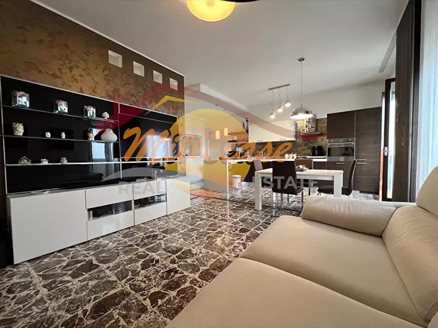 Immagine 7 di Quadrilocale in vendita  in Viale Teracati a Siracusa