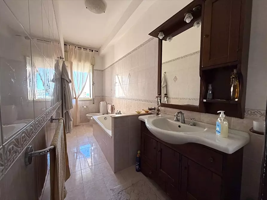 Immagine 4 di Quadrilocale in vendita  in Viale dei Comuni a Siracusa