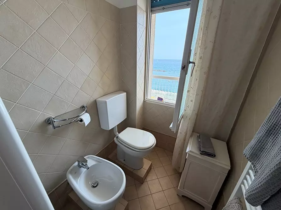 Immagine 32 di Trilocale in vendita  in Via Sicilia 37 a San Bartolomeo Al Mare