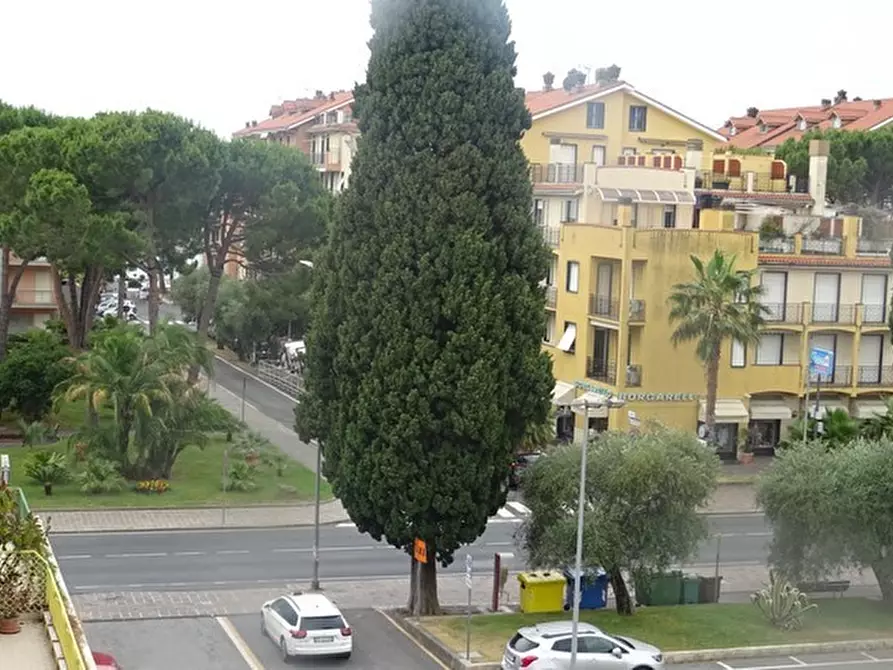 Immagine 1 di Bilocale in vendita  in Piazza Magnolie a San Bartolomeo Al Mare