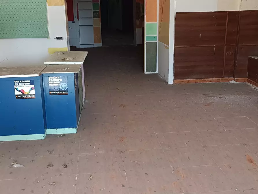 Immagine 8 di Locale commerciale in affitto  in Via Guglielmo Marconi a Lamezia Terme