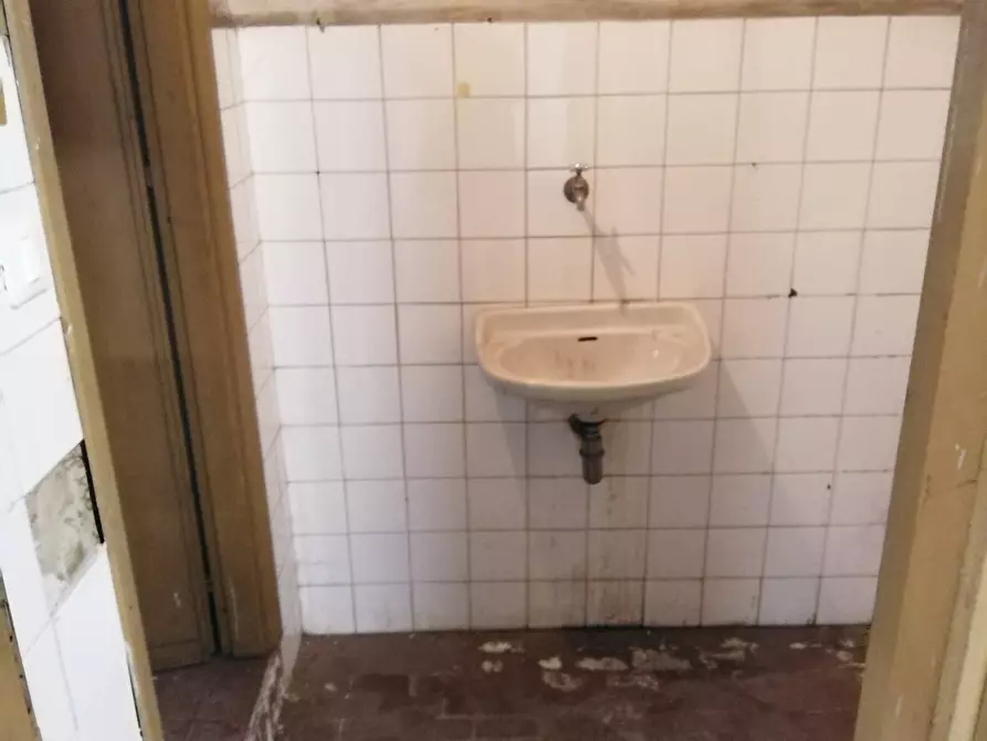 Immagine 9 di Laboratorio in vendita  in Corso Bramante 61 a Torino