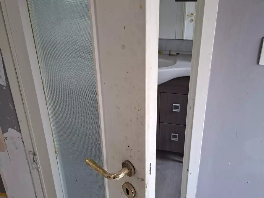 Immagine 22 di Locale commerciale in vendita  a Torino