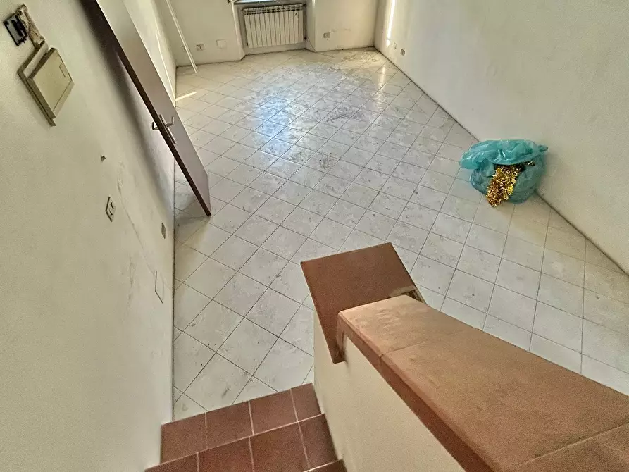 Immagine 20 di Locale commerciale in vendita  a Sarzana