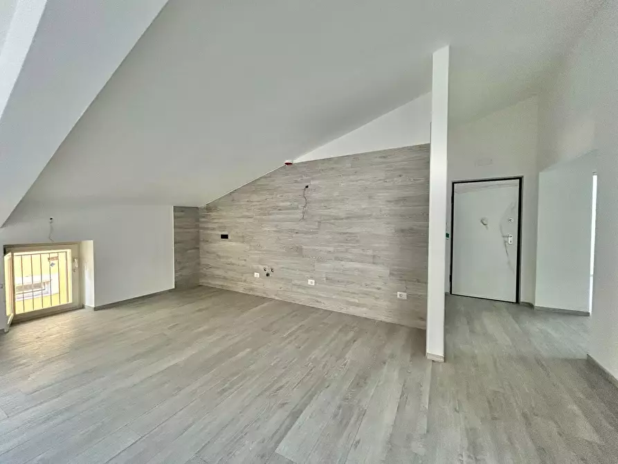 Immagine 9 di Pentalocale in vendita  a Sarzana