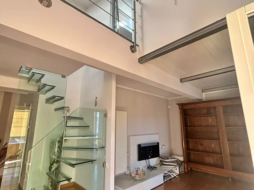 Immagine 1 di Pentalocale in vendita  a Sarzana