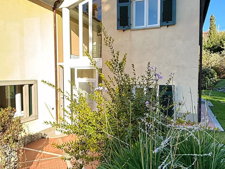 Immagine 11 di Villa in vendita  a Sarzana