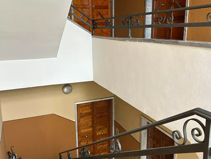 Immagine 3 di Pentalocale in vendita  a Sarzana