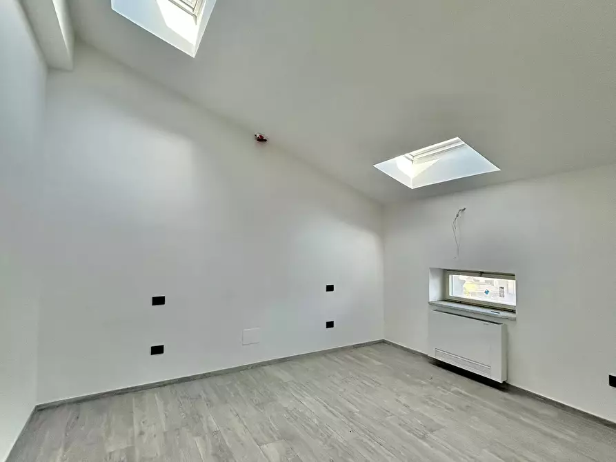 Immagine 19 di Pentalocale in vendita  a Sarzana