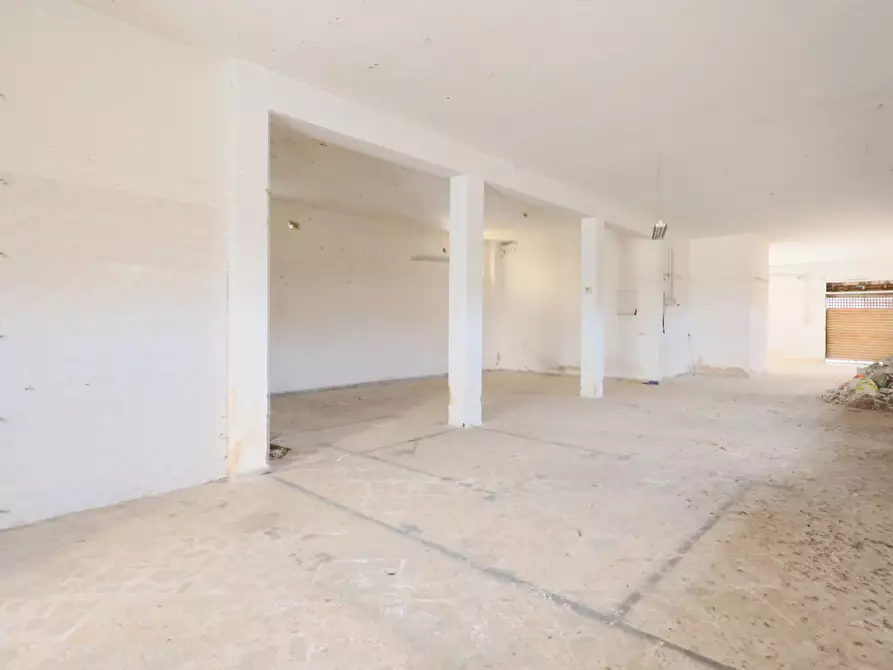 Immagine 23 di Locale commerciale in vendita  in Corso Vittorio Emanuele II 11 a Taranto