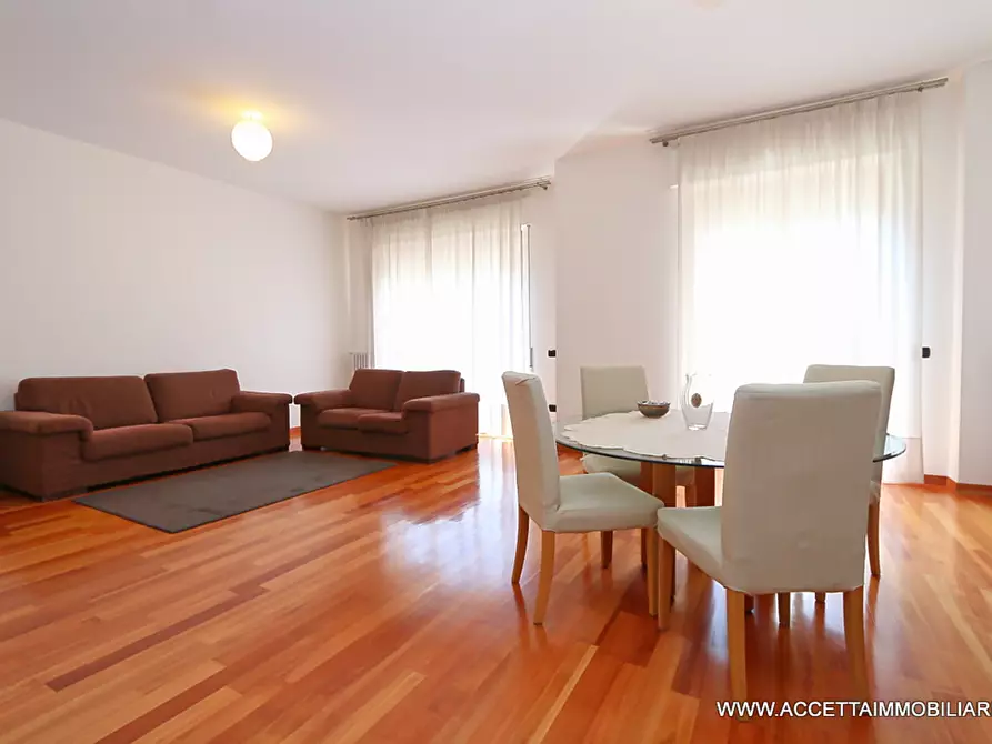 Immagine 19 di Quadrilocale in vendita  in Corso Umberto 69 a Taranto