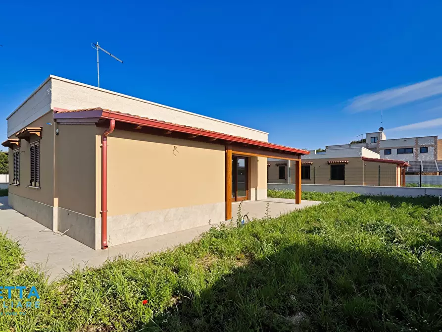 Immagine 21 di Villa in vendita  in Via Dayala a Taranto