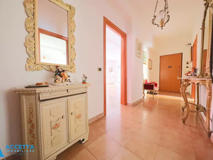 Immagine 7 di Trilocale in vendita  in Via Lupoli 1 a Taranto